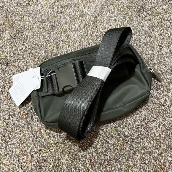 NWT Lululemon Everywhere Belt Bag “Grey Sage” - Picture 5 of 11